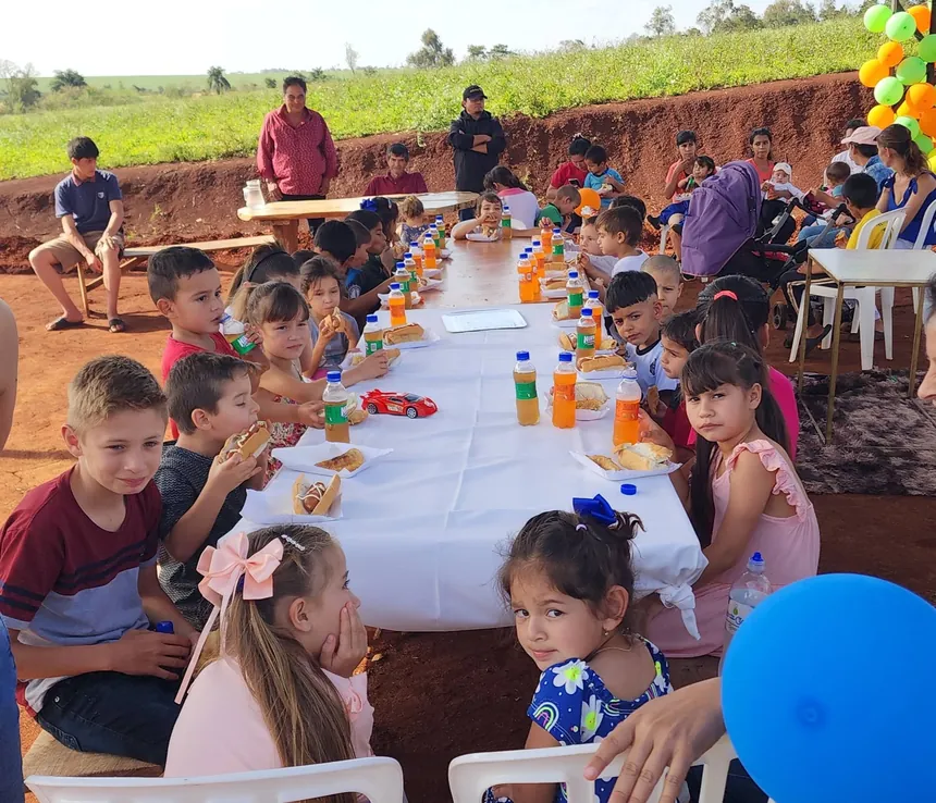 Actividad del instituto con niños de la comunidad